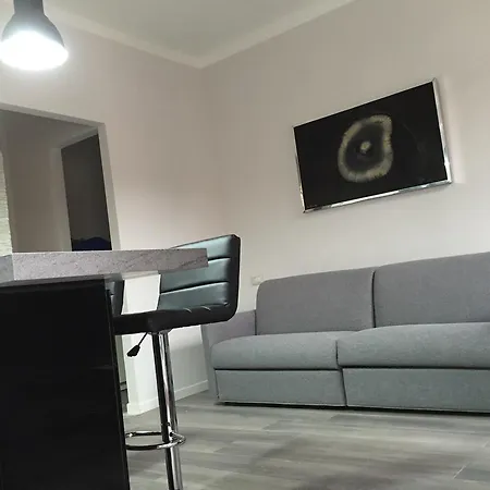 Kibilu - Via Confalonieri - Stazione Garibaldi - Zona Isola アパート *